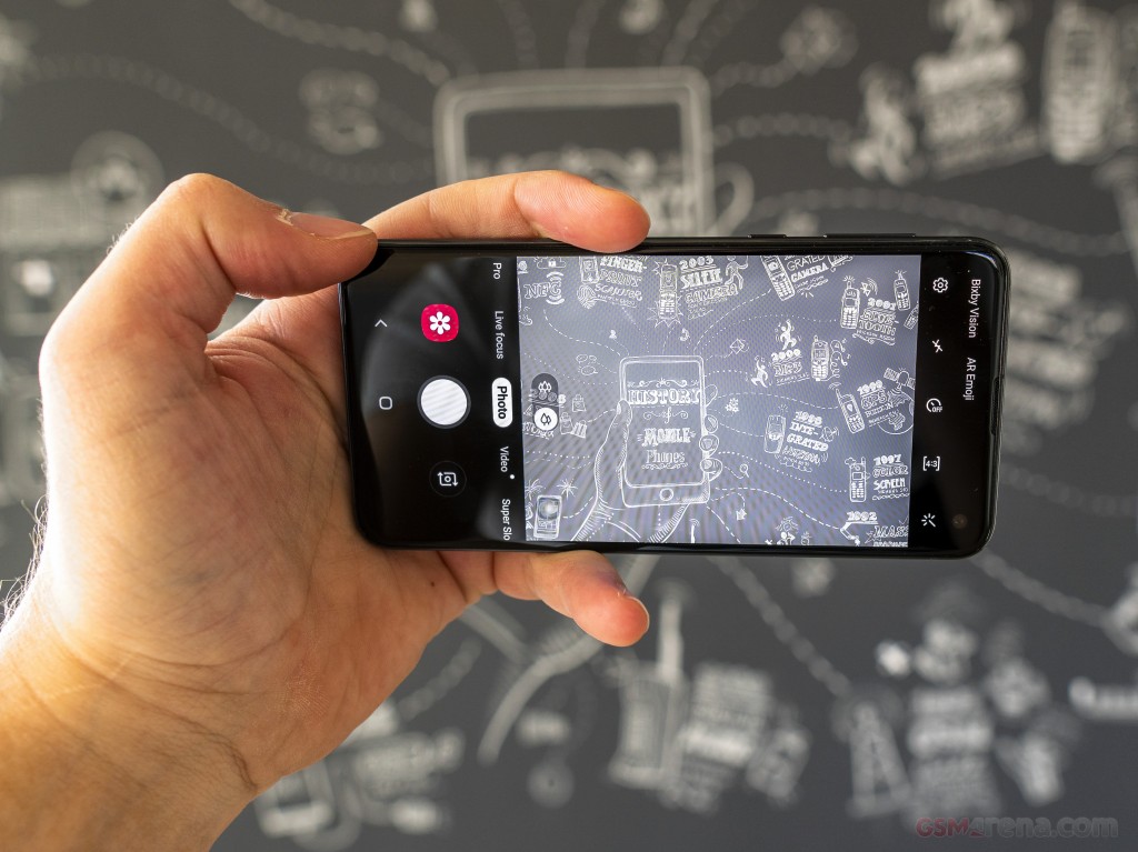 Samsung Galaxy S10e hands-on photo 7