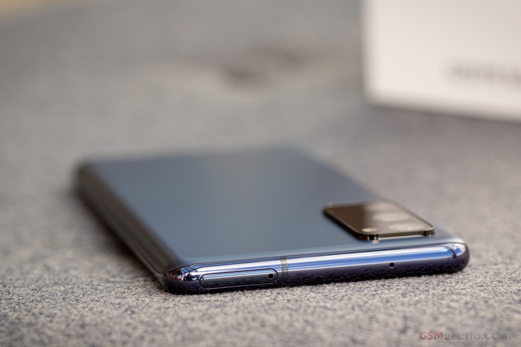 Samsung Galaxy S20 FE 5G hands-on photo 6