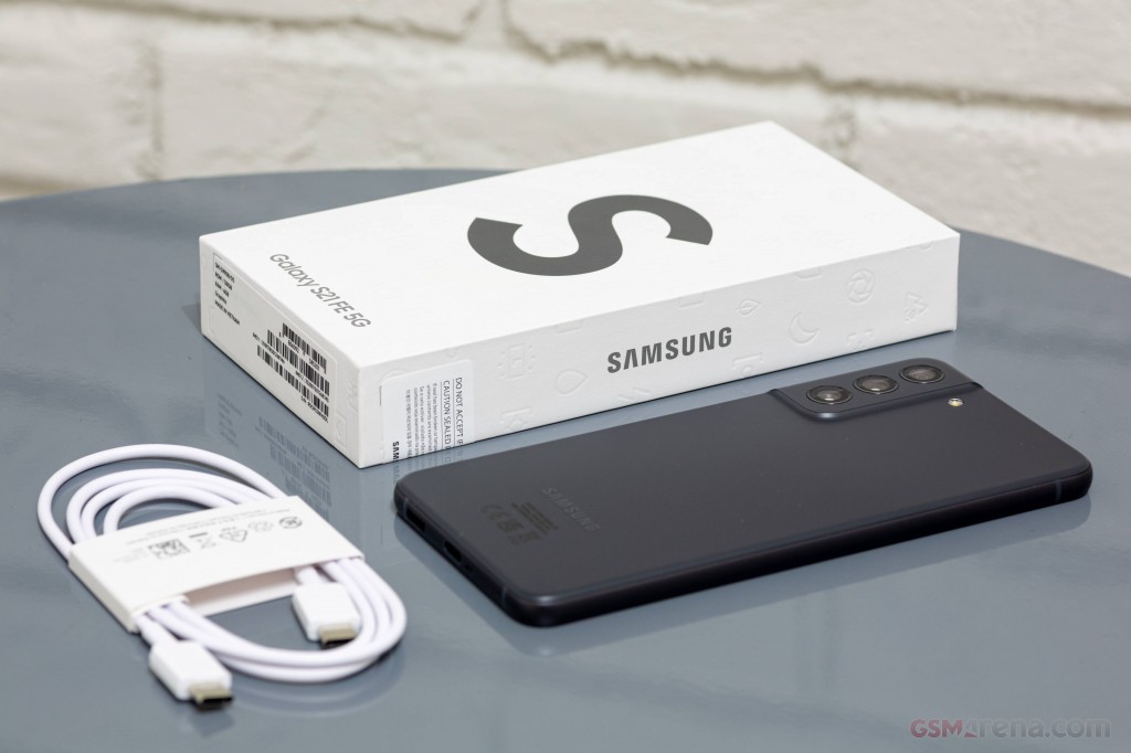 Samsung Galaxy S21 FE 5G hands-on photo 1