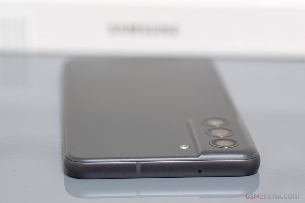 Samsung Galaxy S21 FE 5G hands-on photo 4