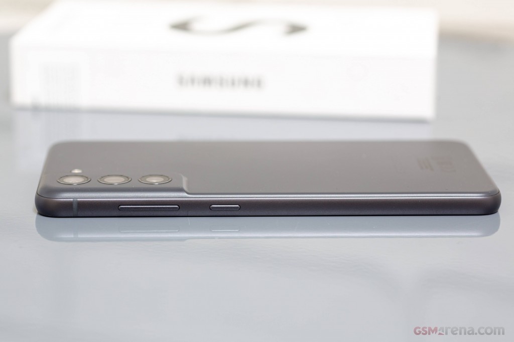 Samsung Galaxy S21 FE 5G hands-on photo 6