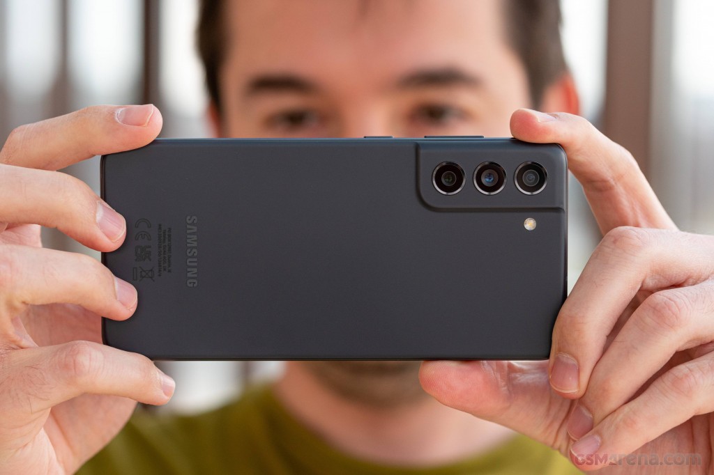 Samsung Galaxy S21 FE 5G hands-on photo 19