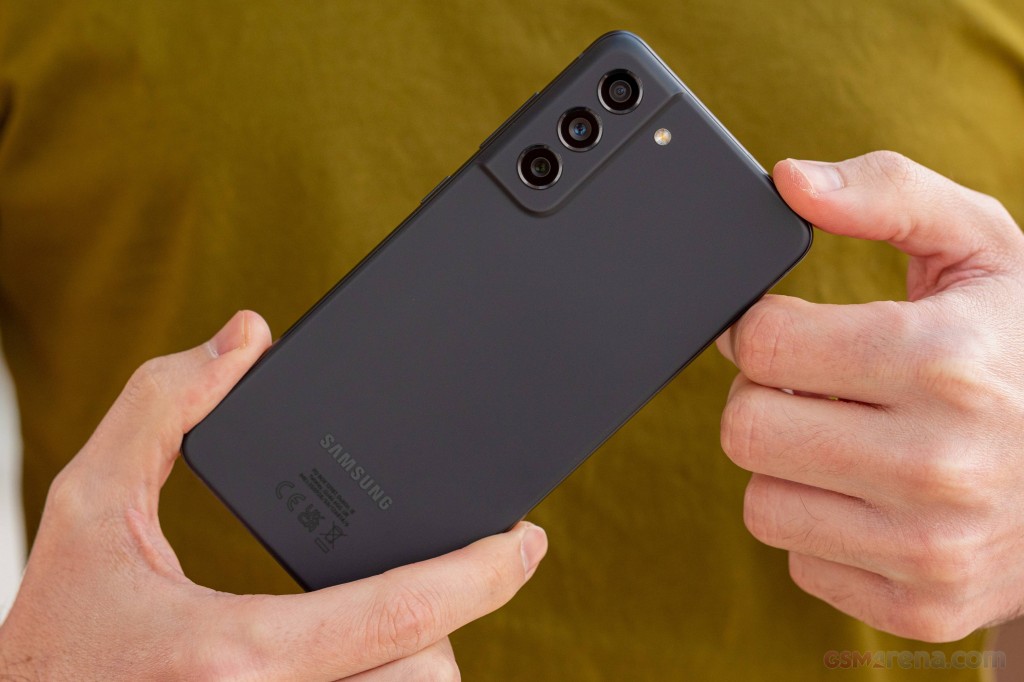 Samsung Galaxy S21 FE 5G hands-on photo 20