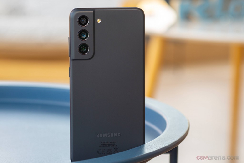 Samsung Galaxy S21 FE 5G hands-on photo 25