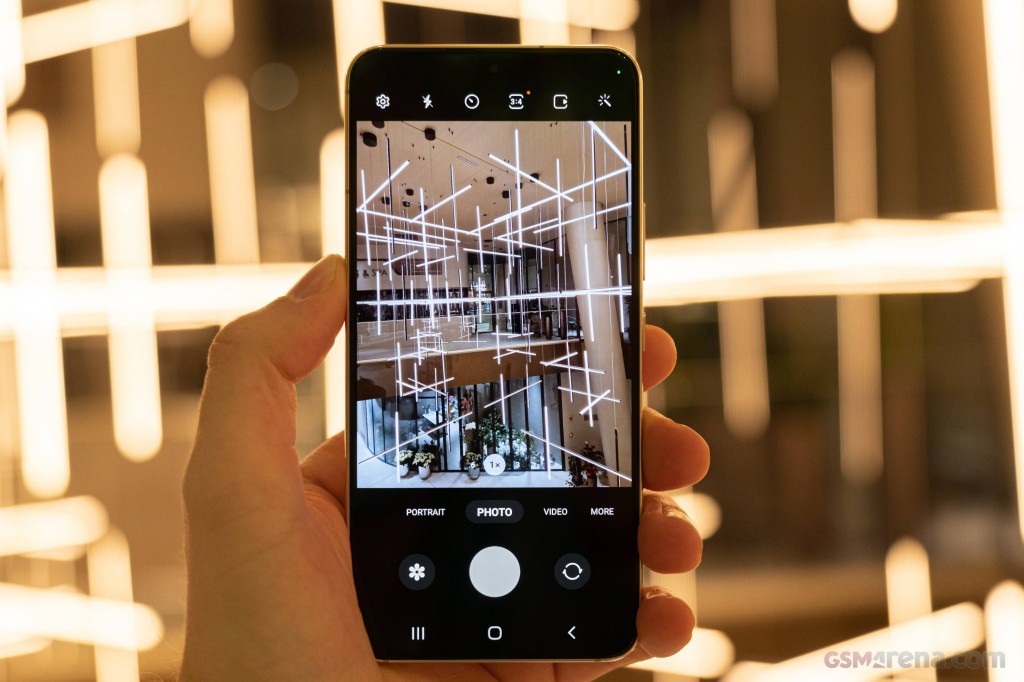 Samsung Galaxy S22 5G hands-on photo 18