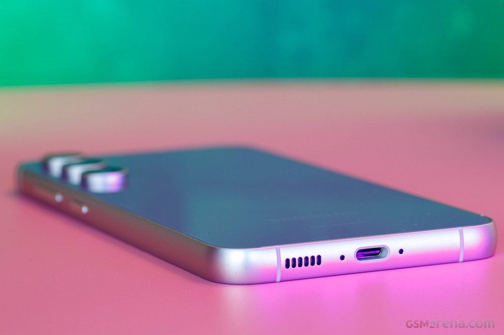 Samsung Galaxy S23 FE hands-on photo 11