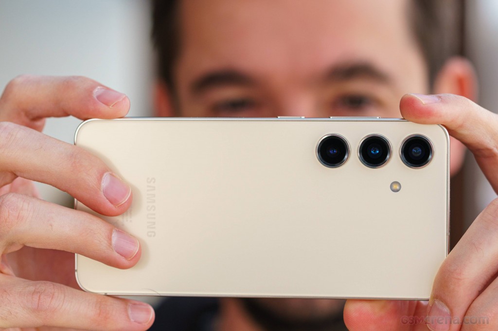 Samsung Galaxy S24 hands-on photo 20
