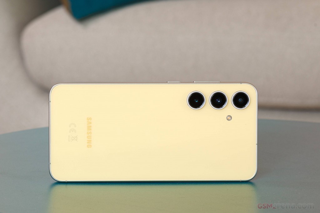 Samsung Galaxy S24 FE hands-on photo 3