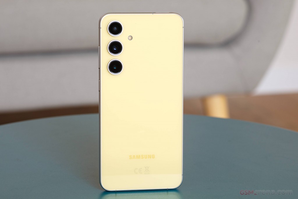 Samsung Galaxy S24 FE hands-on photo 4