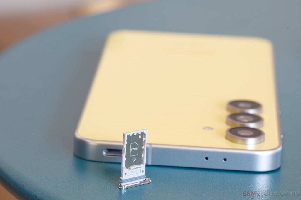 Samsung Galaxy S24 FE hands-on photo 9
