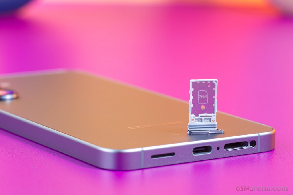 Samsung Galaxy S25+ hands-on photo 12