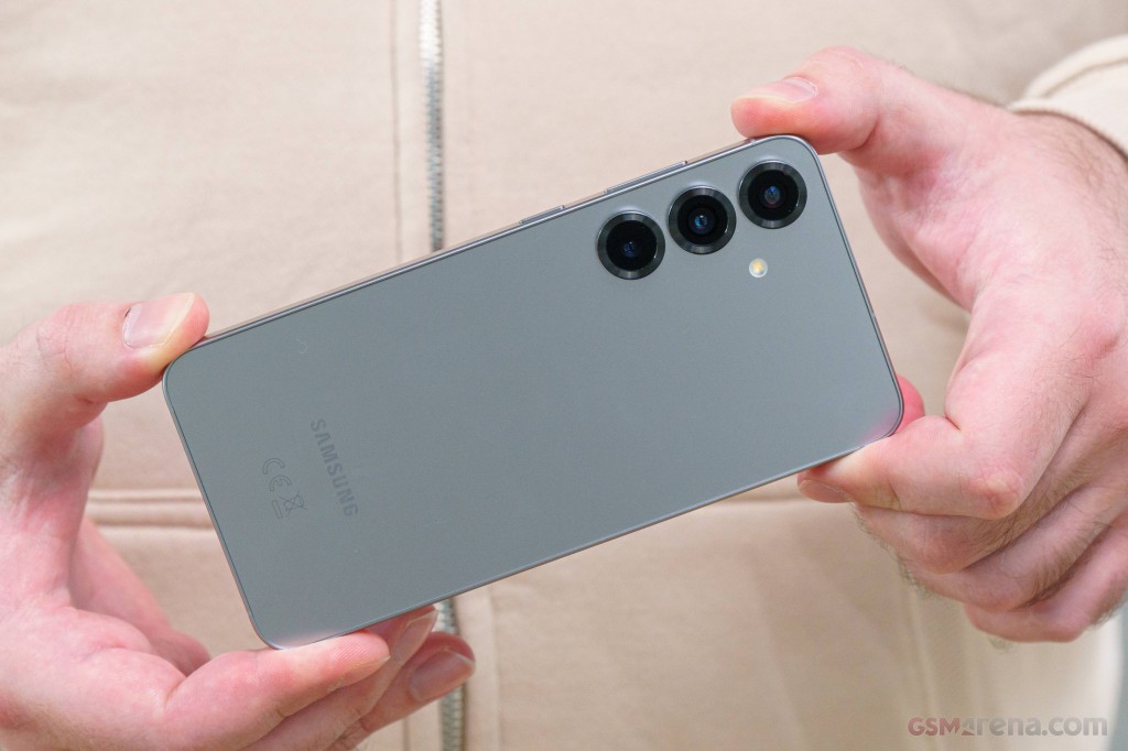 Samsung Galaxy S25+ hands-on photo 18
