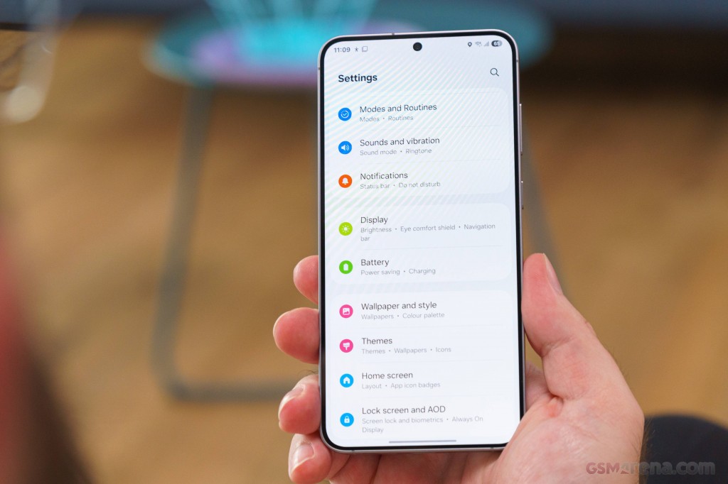 Samsung Galaxy S25+ hands-on photo 23