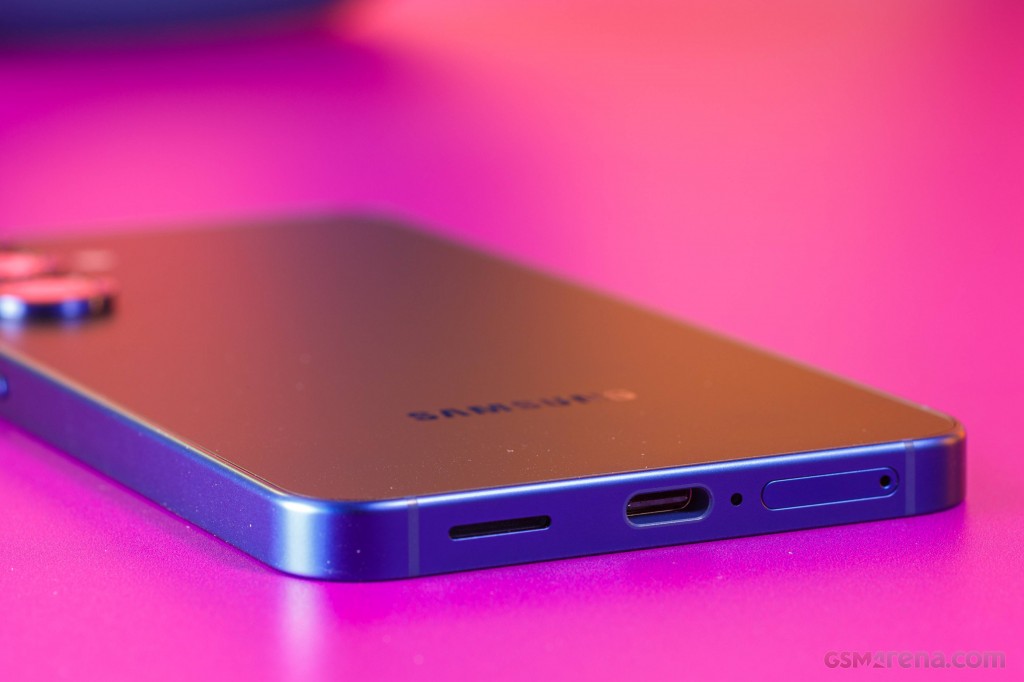 Samsung Galaxy S25 hands-on photo 13