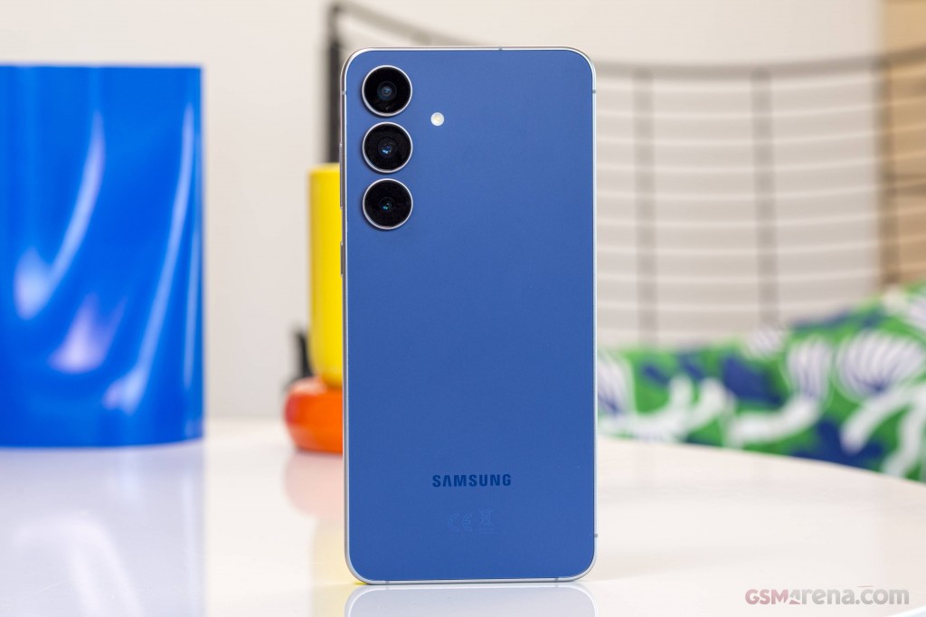 Samsung Galaxy S25 FE hands-on photo 3