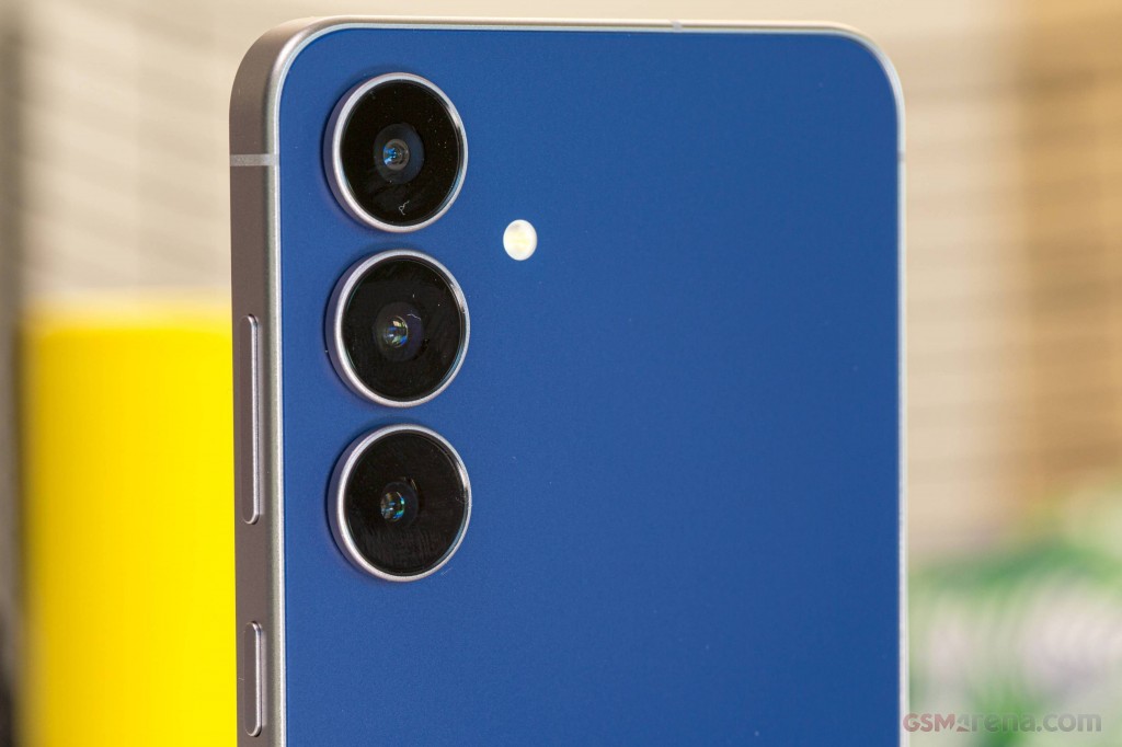 Samsung Galaxy S25 FE hands-on photo 4