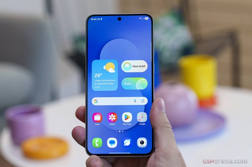 Samsung Galaxy S25 FE hands-on photo 5