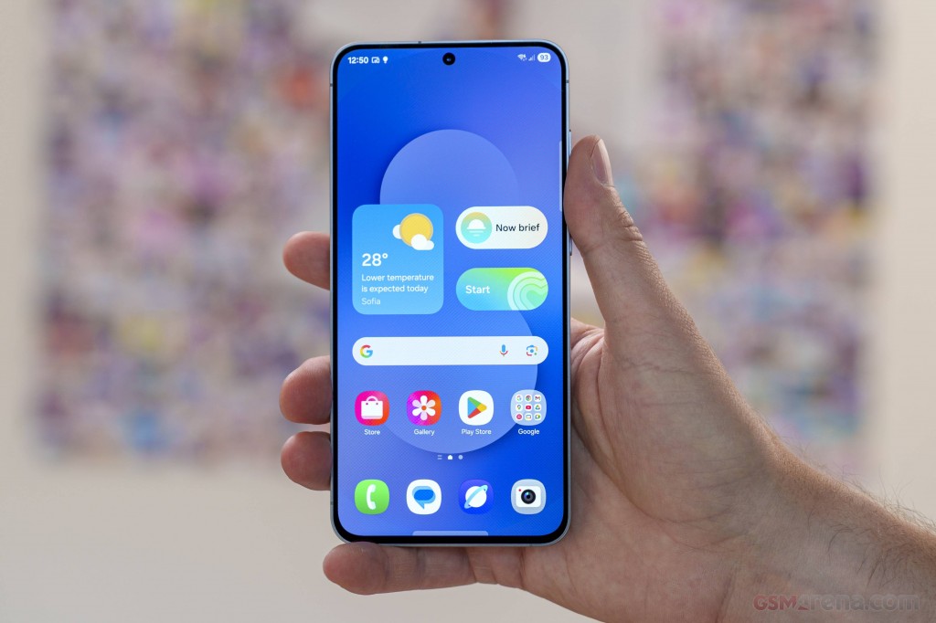 Samsung Galaxy S25 FE hands-on photo 12
