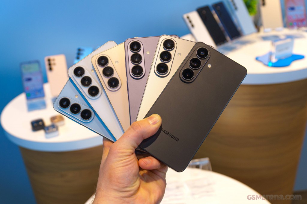 Samsung Galaxy S26 hands-on photo 17