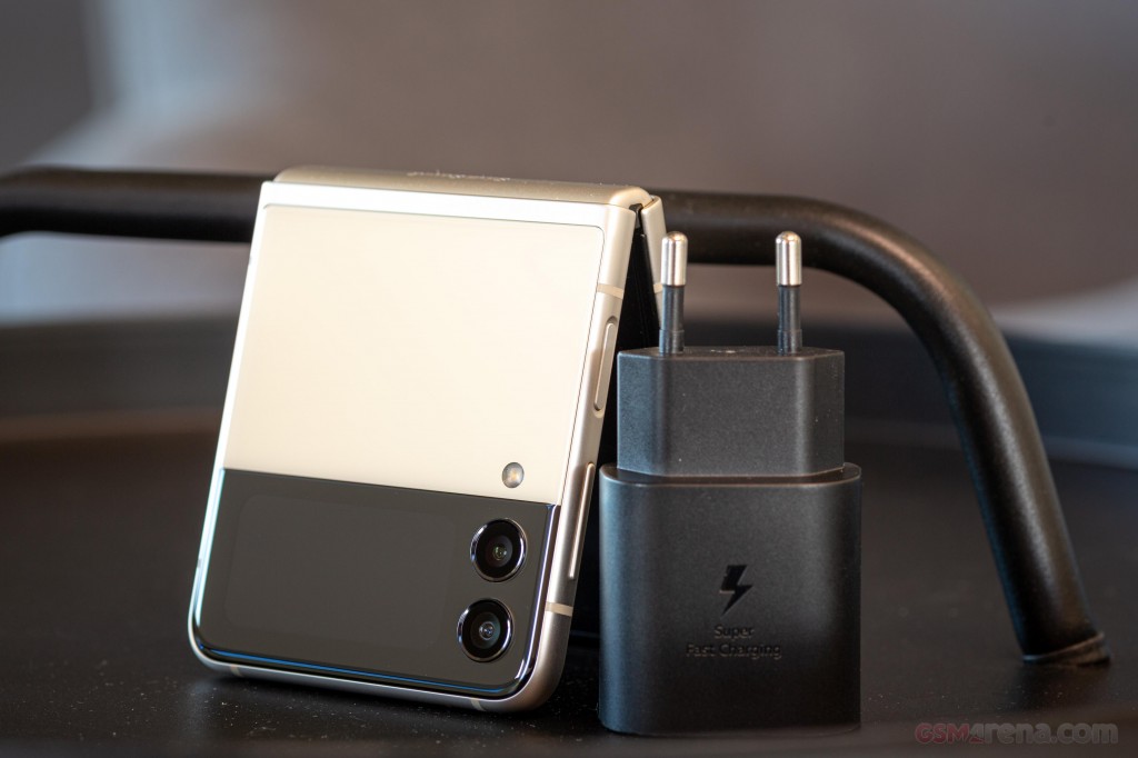 Samsung Galaxy Z Flip3 5G hands-on photo 2