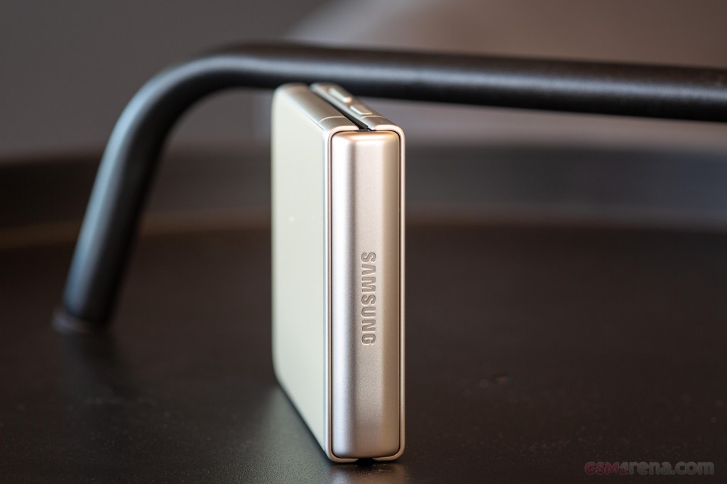 Samsung Galaxy Z Flip3 5G hands-on photo 7