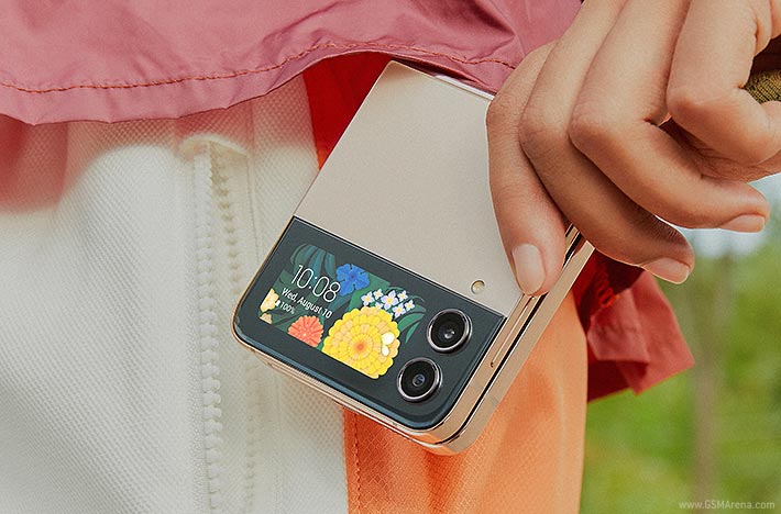 Samsung Galaxy Z Flip4 view 5