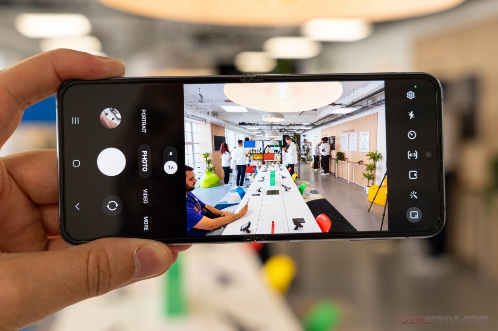 Samsung Galaxy Z Flip4 hands-on photo 25