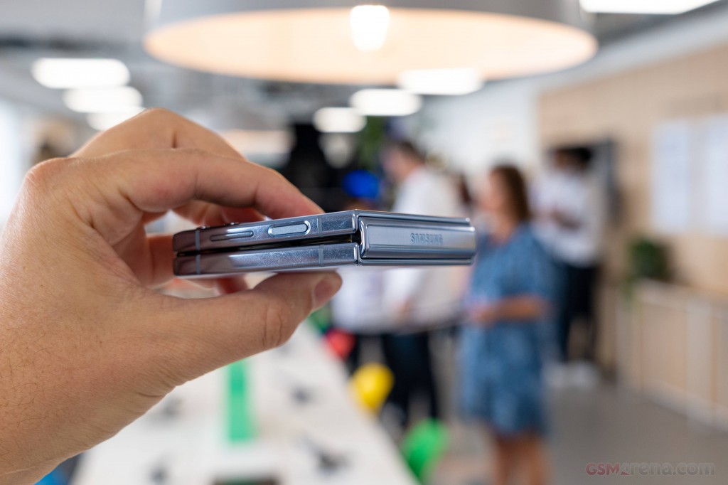 Samsung Galaxy Z Flip4 hands-on photo 30