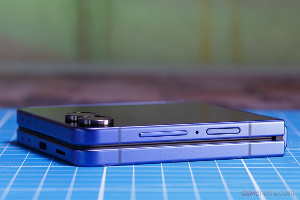 Samsung Galaxy Z Flip7 hands-on photo 9