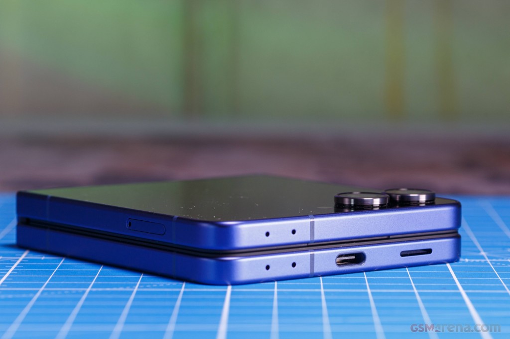 Samsung Galaxy Z Flip7 hands-on photo 10