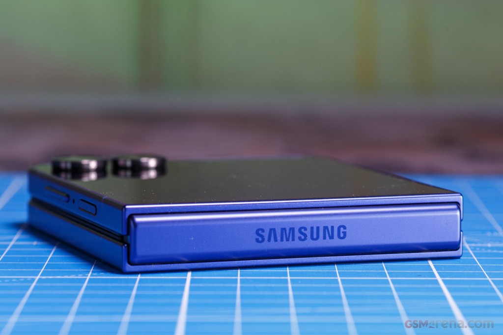 Samsung Galaxy Z Flip7 hands-on photo 12