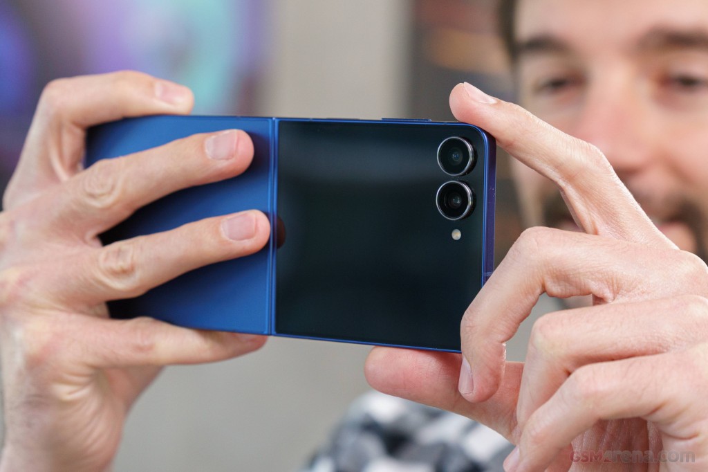 Samsung Galaxy Z Flip7 hands-on photo 19