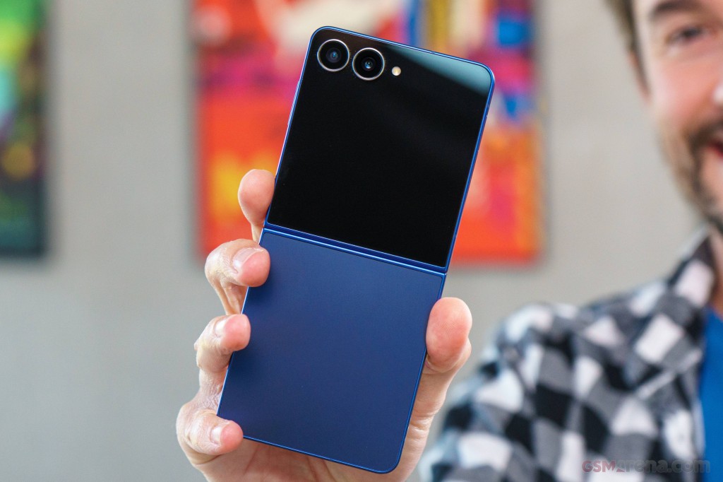 Samsung Galaxy Z Flip7 hands-on photo 21