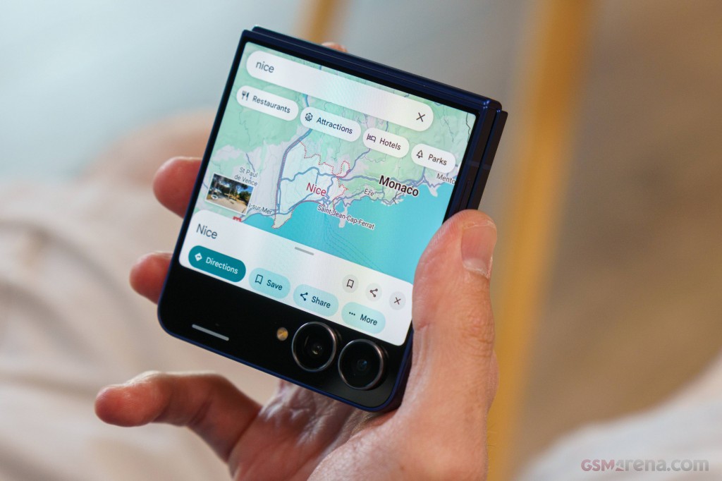 Samsung Galaxy Z Flip7 hands-on photo 33