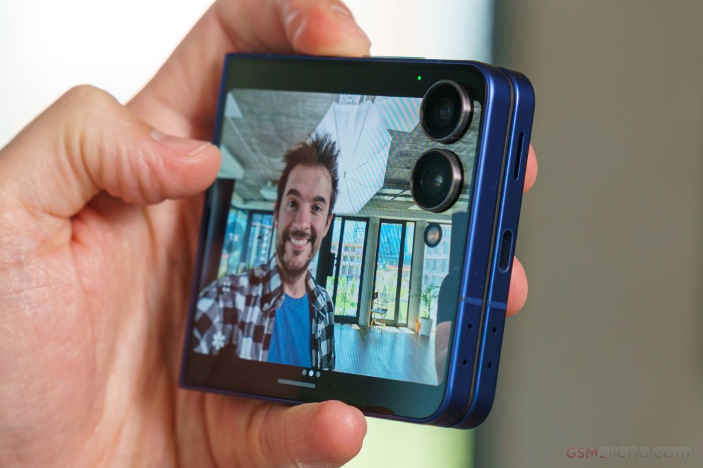 Samsung Galaxy Z Flip7 hands-on photo 34