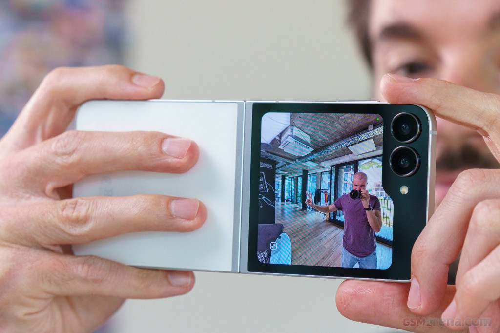Samsung Galaxy Z Flip7 FE hands-on photo 18