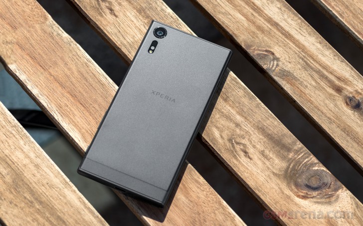 Sony Xperia XZs hands-on photo 7