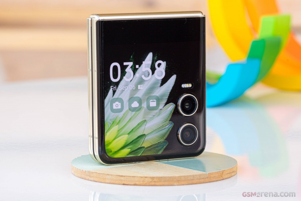 Tecno Phantom V Flip2 hands-on photo 1
