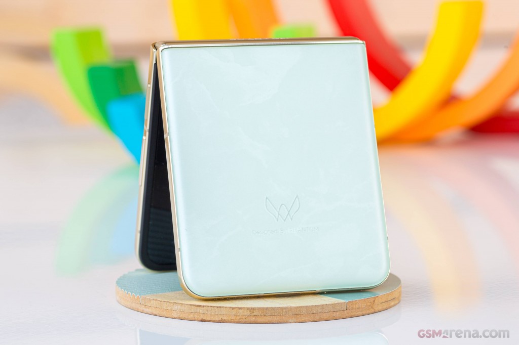 Tecno Phantom V Flip2 hands-on photo 2
