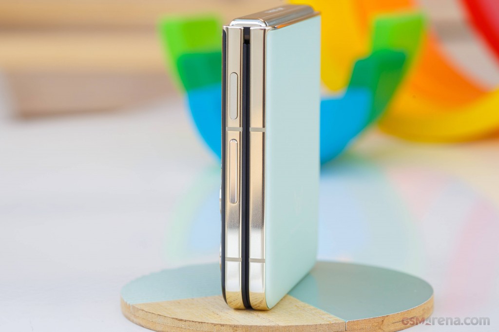 Tecno Phantom V Flip2 hands-on photo 13