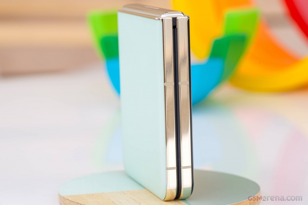 Tecno Phantom V Flip2 hands-on photo 14