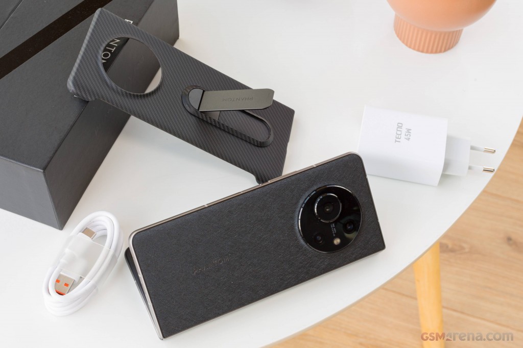 Tecno Phantom V Fold hands-on photo 1