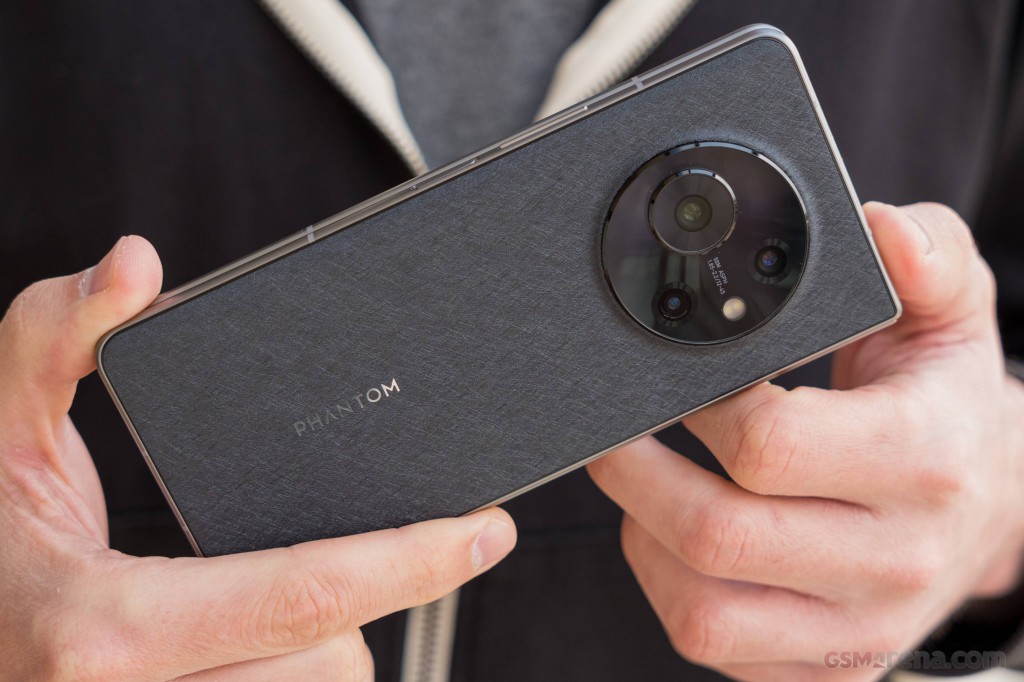 Tecno Phantom V Fold hands-on photo 30