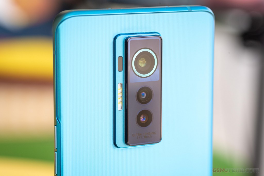 Tecno Phantom X hands-on photo 4
