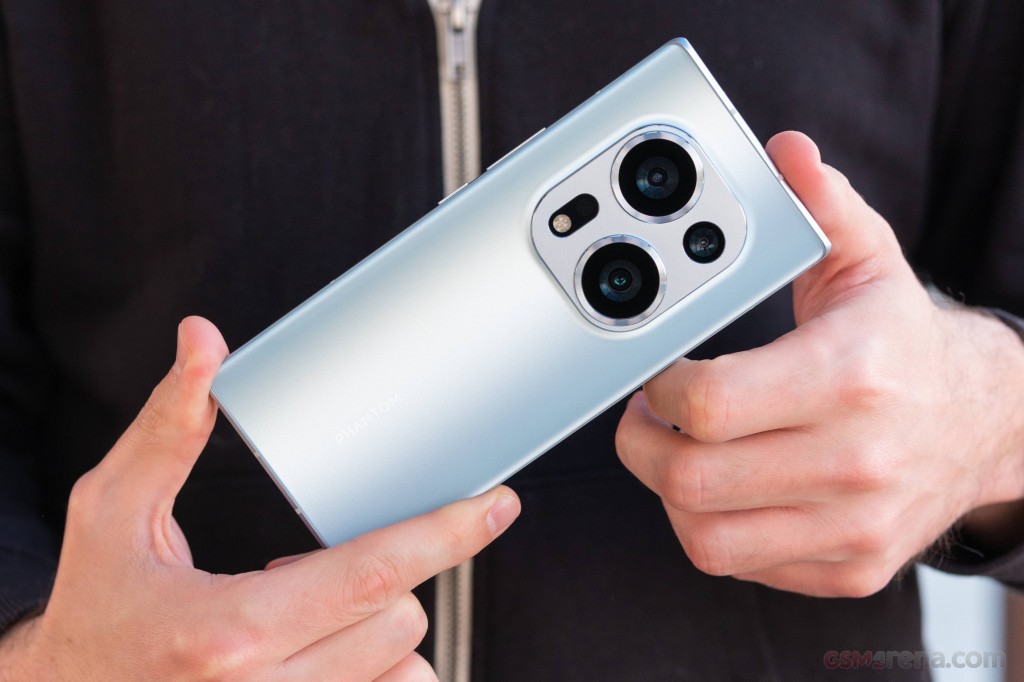 Tecno Phantom X2 hands-on photo 17