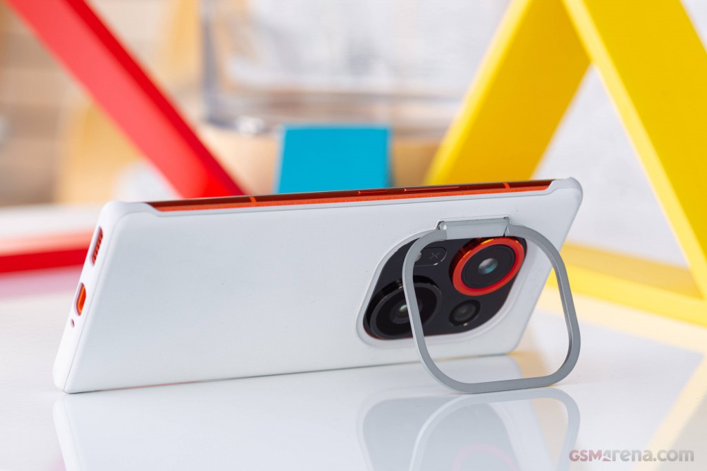 Tecno Phantom X2 Pro hands-on photo 3