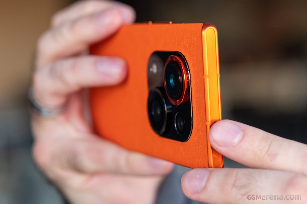 Tecno Phantom X2 Pro hands-on photo 24