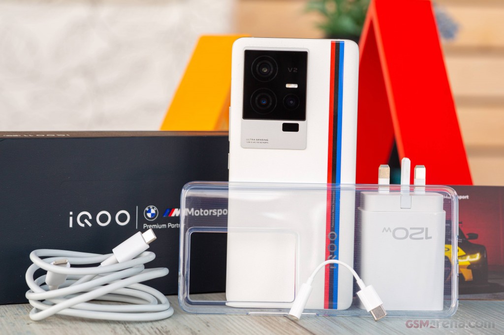 vivo iQOO 11 hands-on photo 1