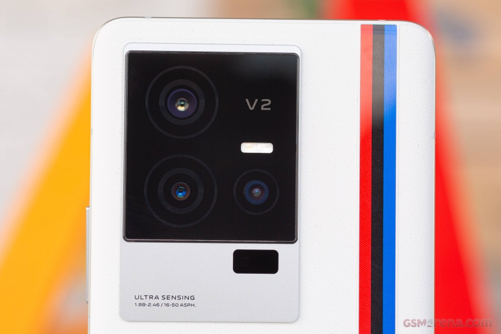 vivo iQOO 11 hands-on photo 7