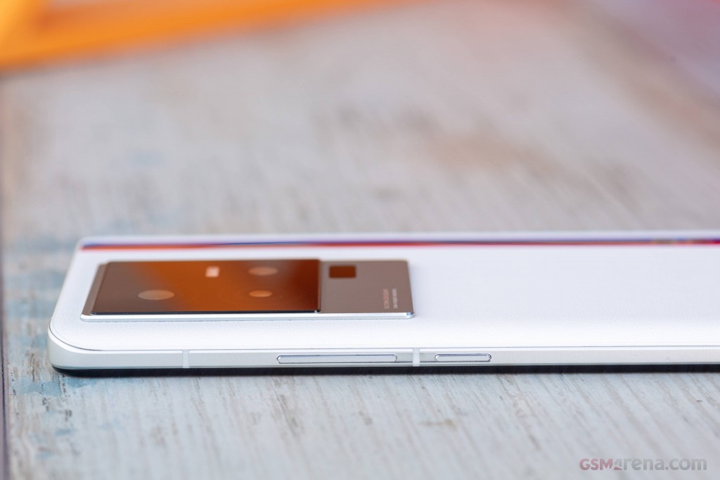 vivo iQOO 11 hands-on photo 10